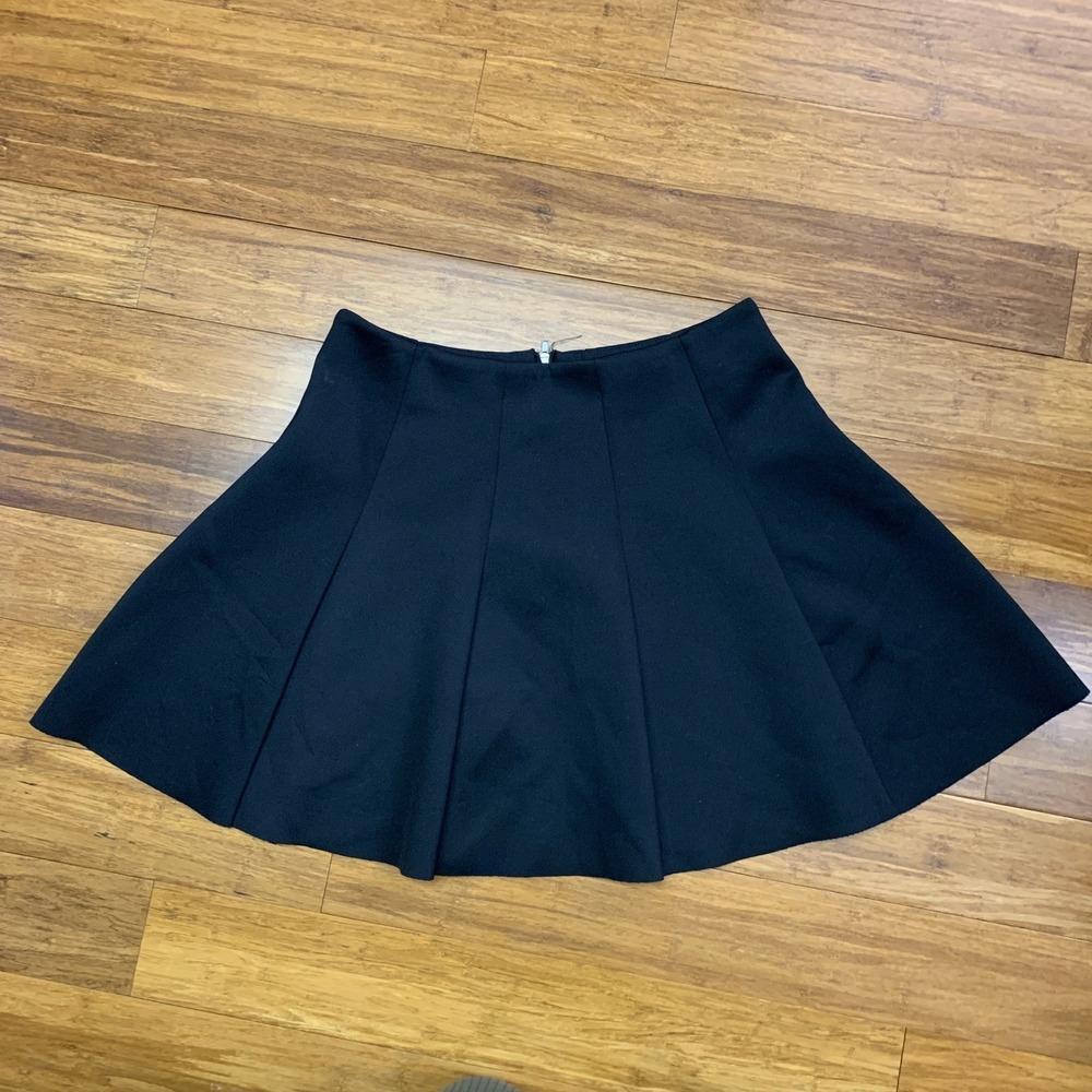 TOPSHOP Black Pleated Flared Mini Skirt Zipper Closure Womens Size 8 Mid Rise